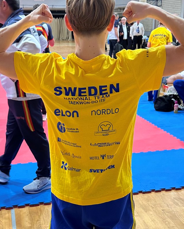 Sixten Hultbäck i sponsor-t-shirt